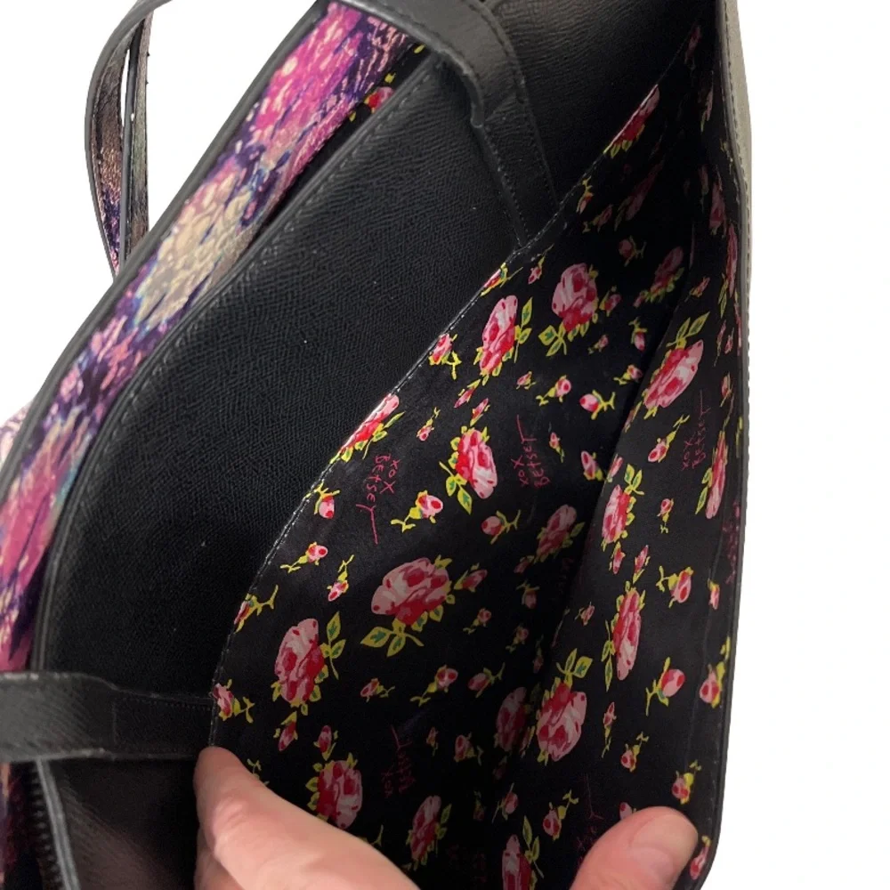 Betsey Johnson Large Black Leather Tote w/ Attached Wristlet – GUC